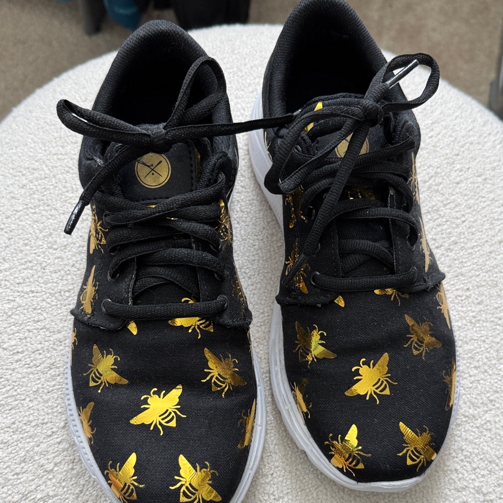 Black and Gold Bee Tennis shoes size 8.5